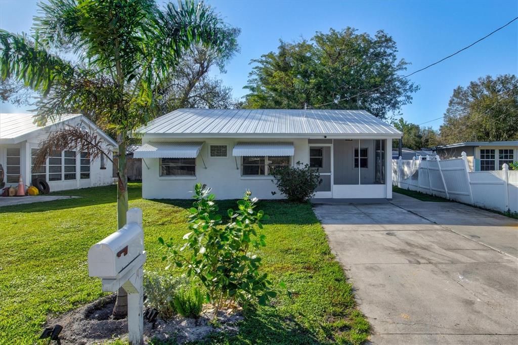 Welcome to 10192 SW Riverview Circle - Front of the home