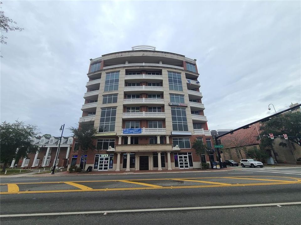 Active With Contract: $2,800 (2 beds, 2 baths, 1496 Square Feet)