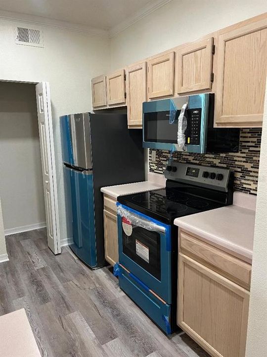 Recently Sold: $179,900 (1 beds, 1 baths, 734 Square Feet)