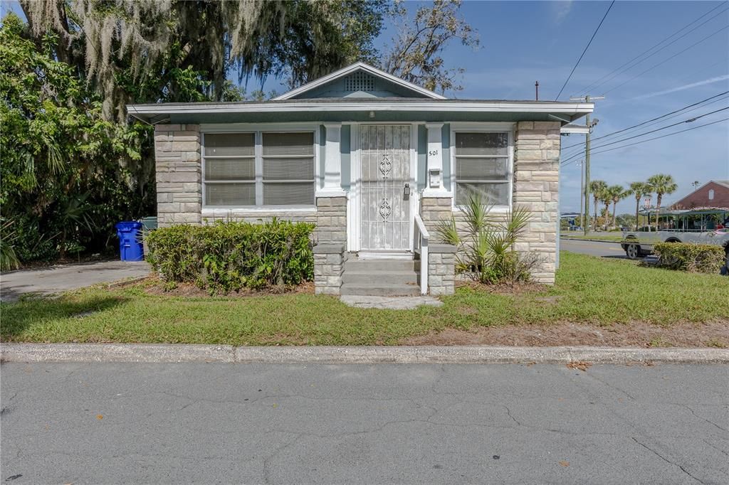 Recently Sold: $159,900 (3 beds, 1 baths, 940 Square Feet)