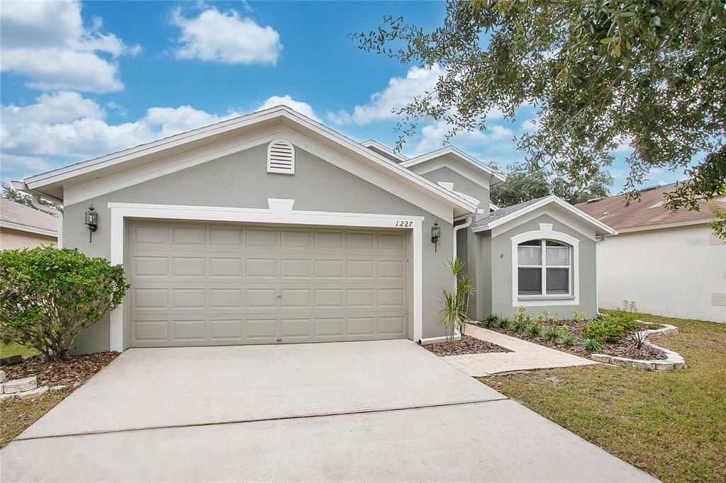 Recently Sold: $394,900 (3 beds, 2 baths, 1858 Square Feet)