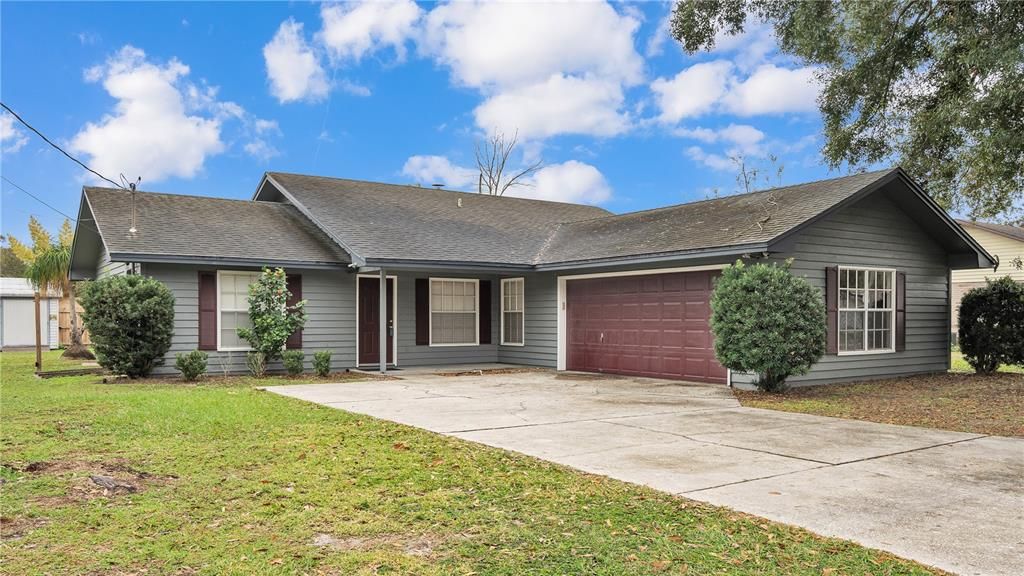 Recently Sold: $300,000 (3 beds, 2 baths, 1484 Square Feet)