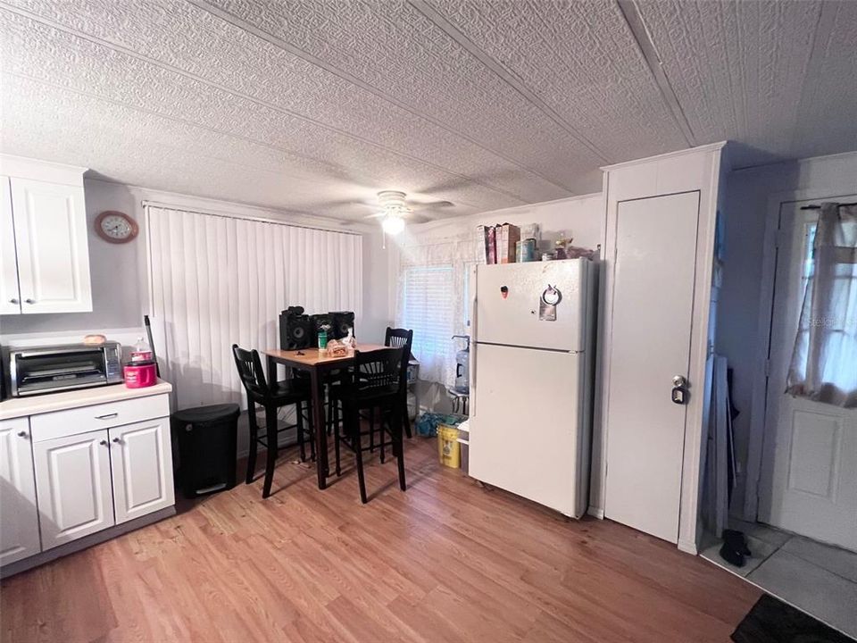 For Sale: $99,000 (2 beds, 1 baths, 784 Square Feet)