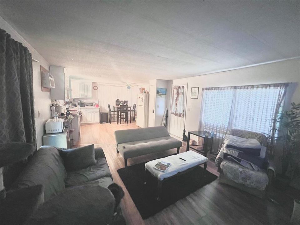 For Sale: $99,000 (2 beds, 1 baths, 784 Square Feet)