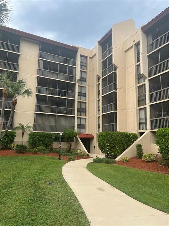 Recently Rented: $1,600 (2 beds, 2 baths, 807 Square Feet)