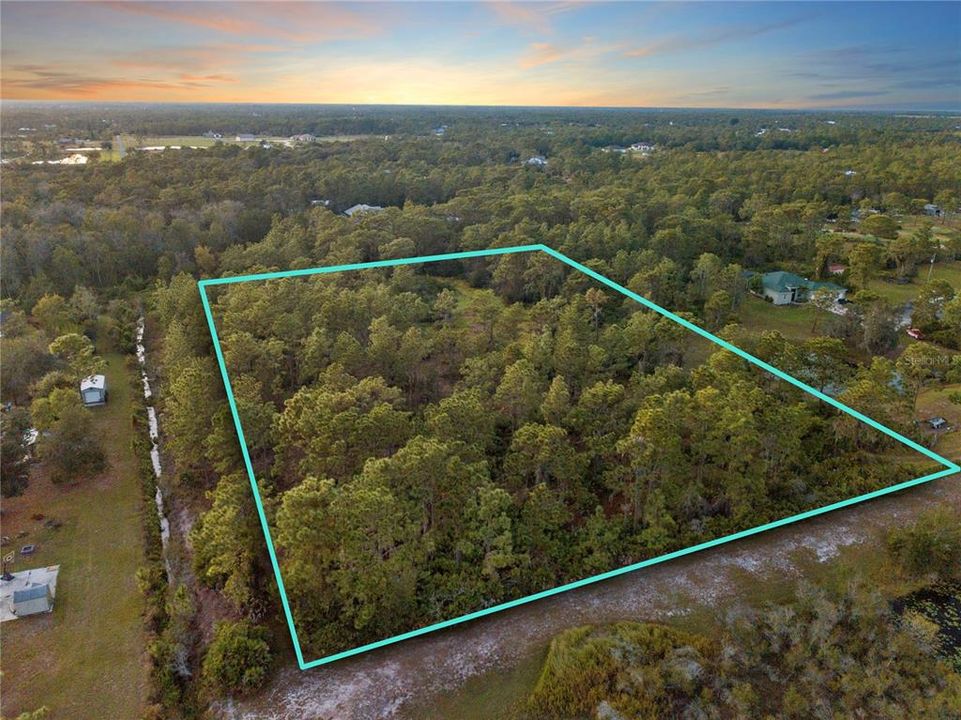 Southeastern Aerial of the lot showing the estimated boundary lines.