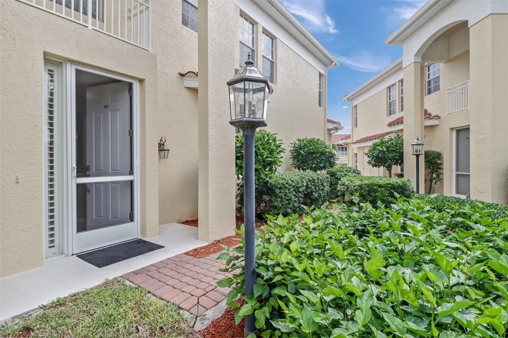 Recently Sold: $774,900 (2 beds, 2 baths, 1389 Square Feet)
