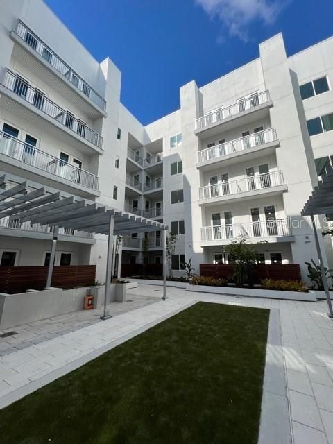 Recientemente alquilado: $2,050 (2 camas, 2 baños, 1047 Pies cuadrados)