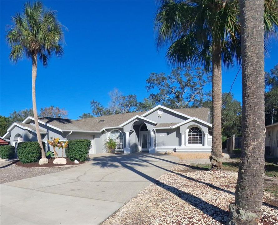 Recently Sold: $345,000 (4 beds, 2 baths, 2062 Square Feet)