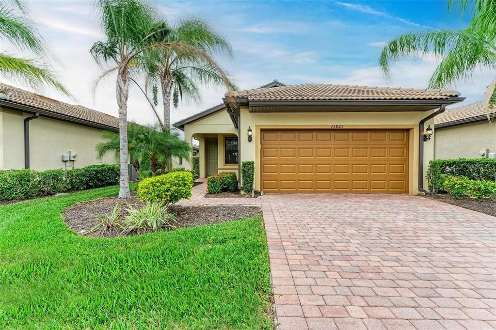 Recently Sold: $485,000 (2 beds, 2 baths, 1437 Square Feet)