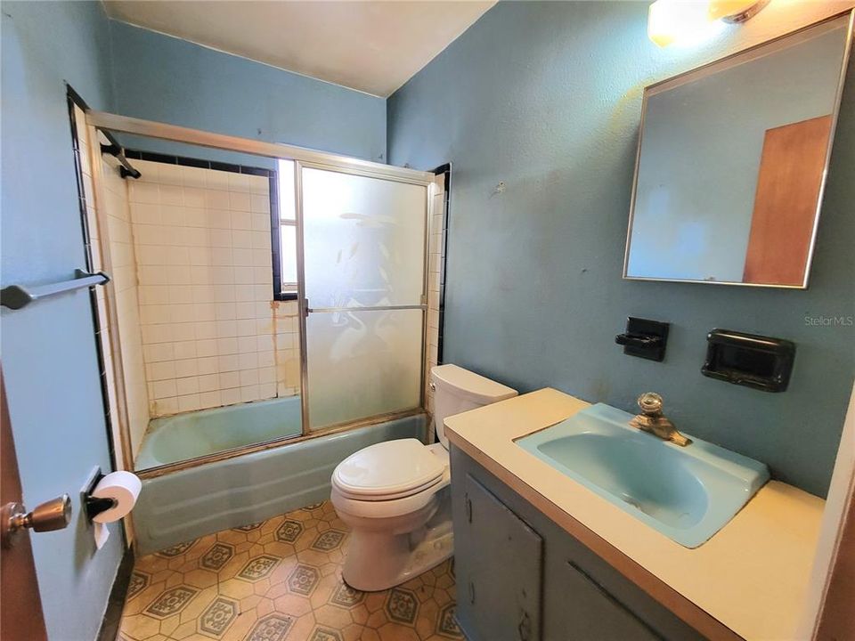 最近售出: $229,000 (2 贝兹, 1 浴室, 971 平方英尺)