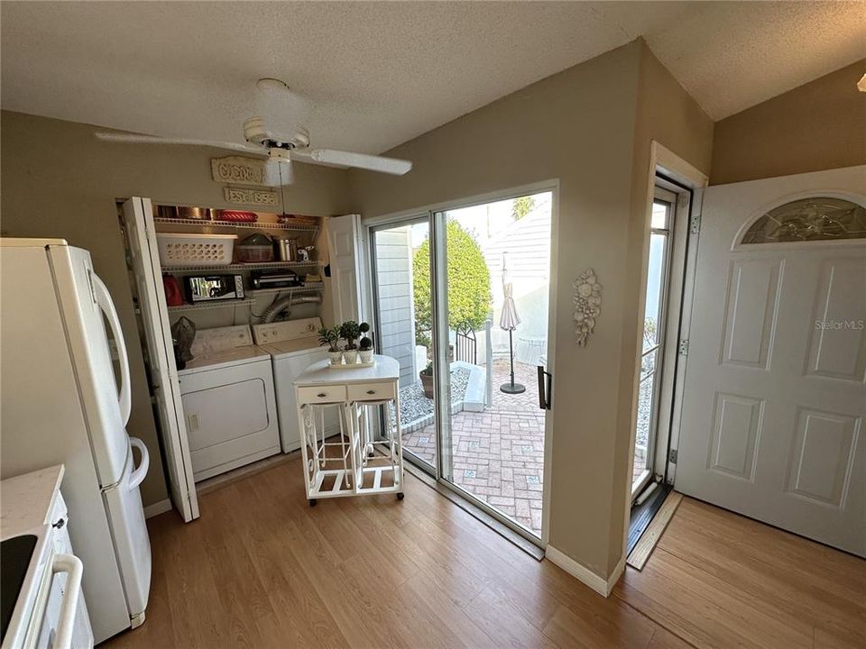 For Rent: $3,000 (2 beds, 2 baths, 1368 Square Feet)