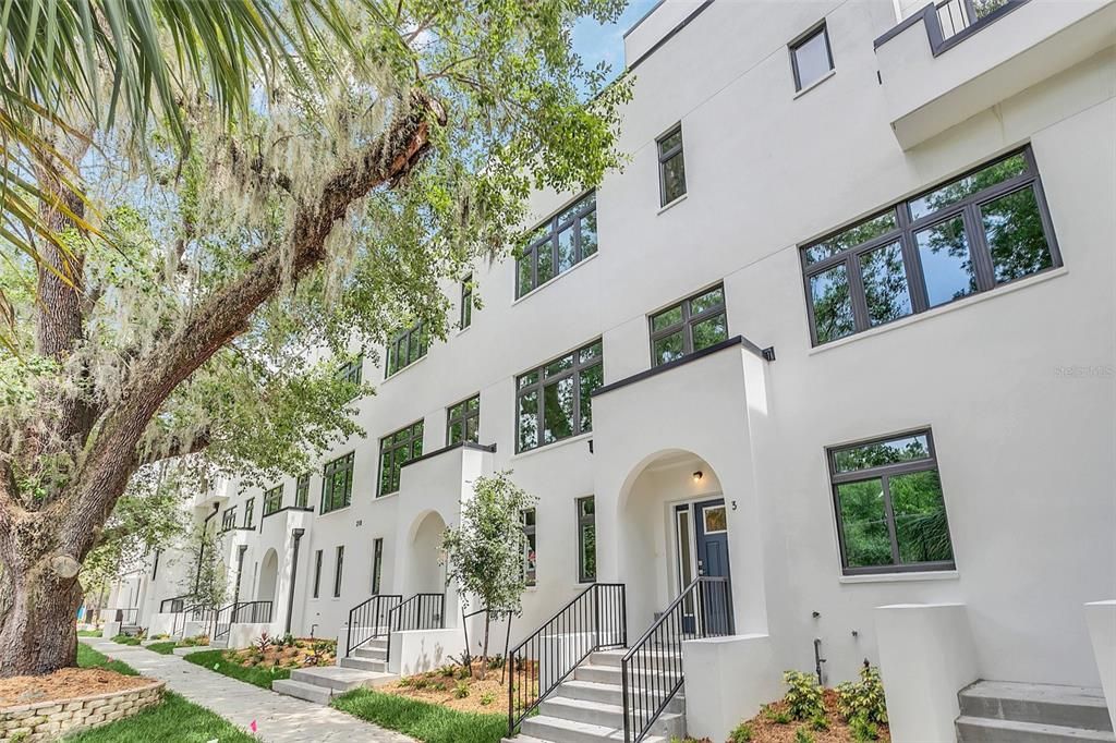 Recently Rented: $5,500 (3 beds, 3 baths, 2381 Square Feet)