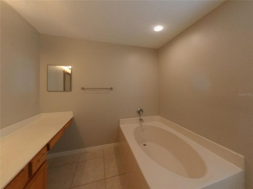 For Rent: $2,419 (3 beds, 2 baths, 2512 Square Feet)