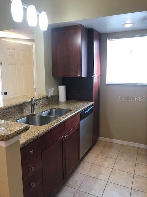 Recently Rented: $1,535 (2 beds, 1 baths, 919 Square Feet)
