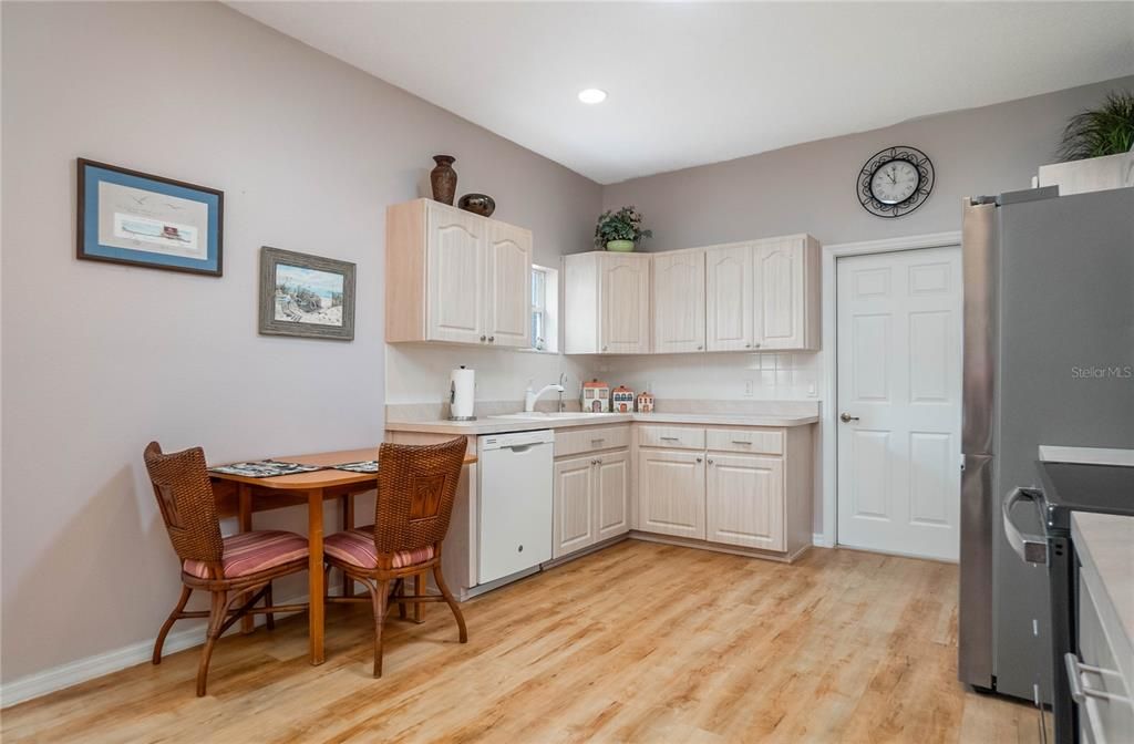 Active With Contract: $309,900 (2 beds, 2 baths, 1579 Square Feet)