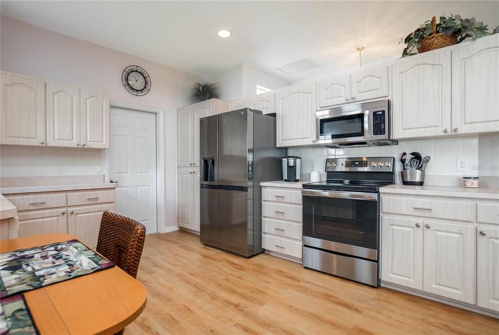 Active With Contract: $309,900 (2 beds, 2 baths, 1579 Square Feet)