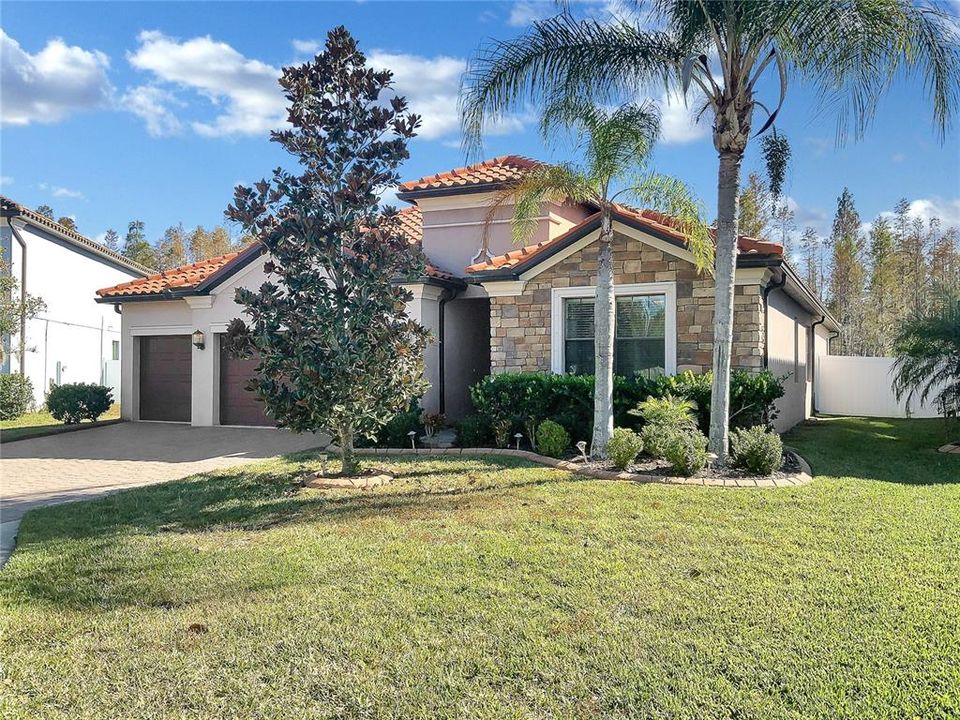 Recently Sold: $560,000 (3 beds, 3 baths, 2581 Square Feet)