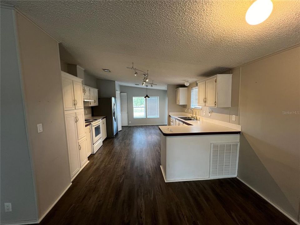 Recently Rented: $1,600 (2 beds, 2 baths, 1107 Square Feet)