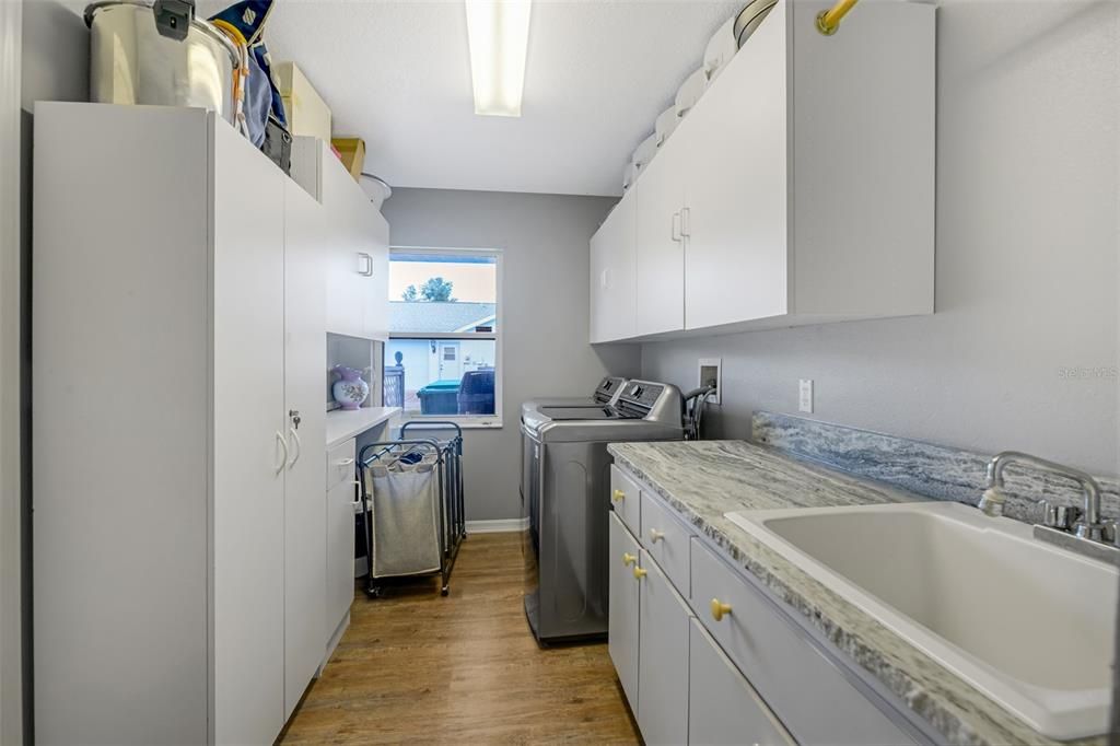 Active With Contract: $425,000 (3 beds, 2 baths, 2163 Square Feet)