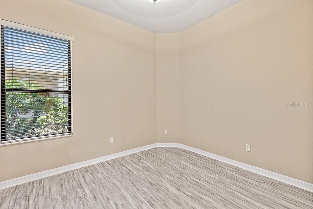 Active With Contract: $324,900 (3 beds, 2 baths, 1551 Square Feet)