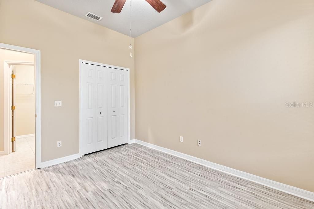 Active With Contract: $324,900 (3 beds, 2 baths, 1551 Square Feet)