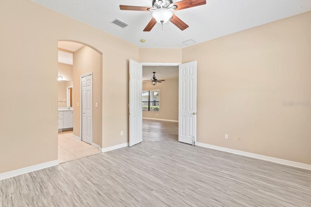 Active With Contract: $324,900 (3 beds, 2 baths, 1551 Square Feet)