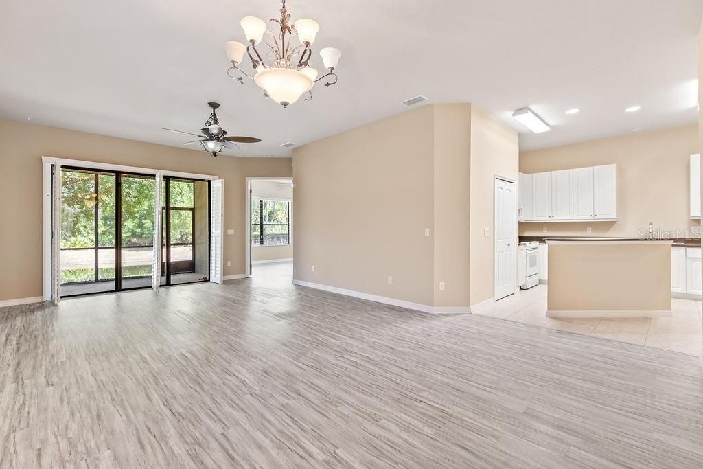 Active With Contract: $324,900 (3 beds, 2 baths, 1551 Square Feet)