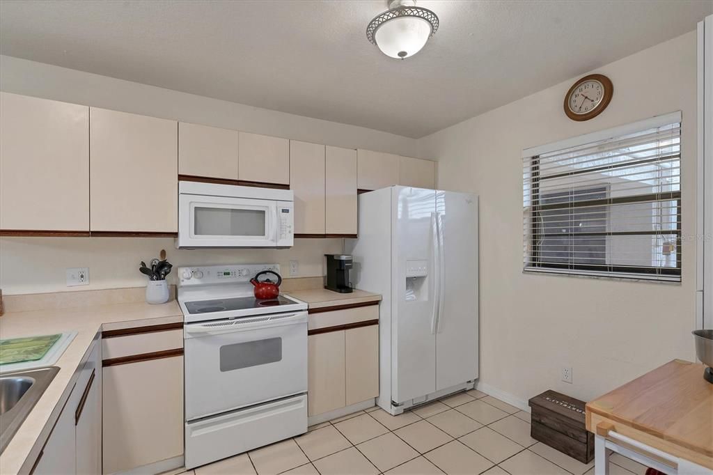 For Sale: $169,900 (2 beds, 2 baths, 1153 Square Feet)