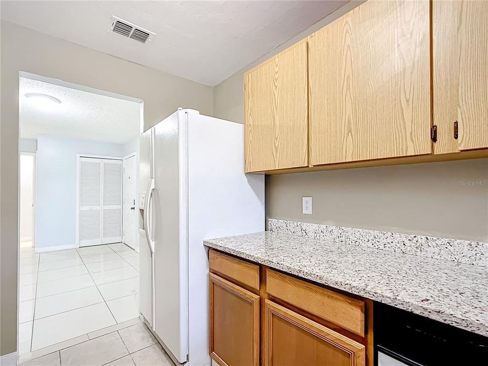 For Sale: $190,000 (2 beds, 2 baths, 1036 Square Feet)