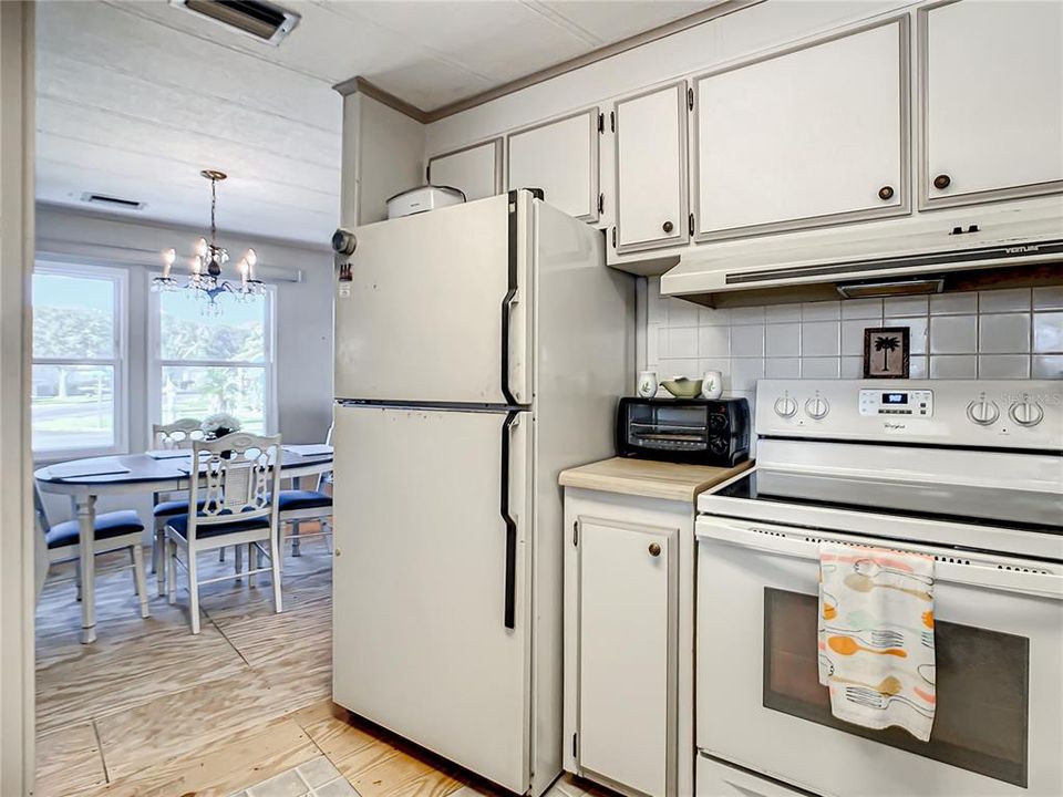 For Sale: $150,000 (2 beds, 2 baths, 1056 Square Feet)