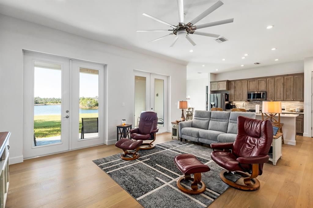 Recently Sold: $800,000 (3 beds, 3 baths, 2084 Square Feet)