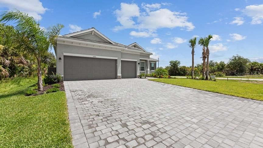 Recently Sold: $399,499 (3 beds, 2 baths, 2361 Square Feet)