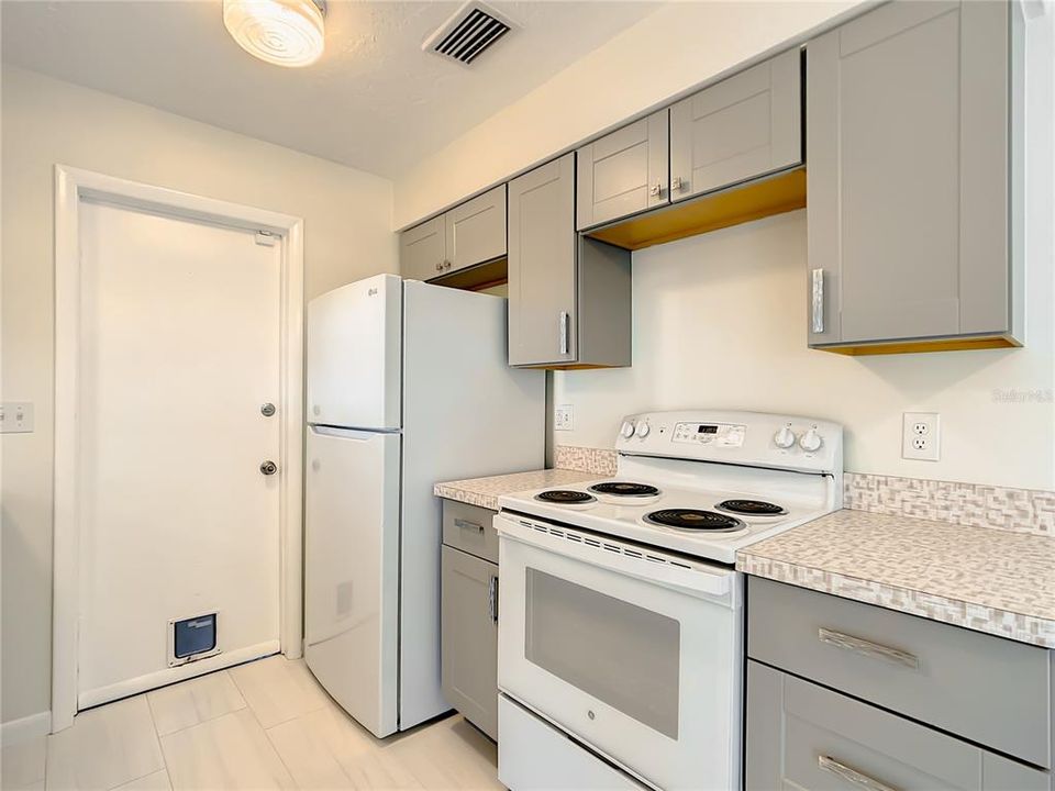 Recently Rented: $1,600 (2 beds, 1 baths, 1084 Square Feet)