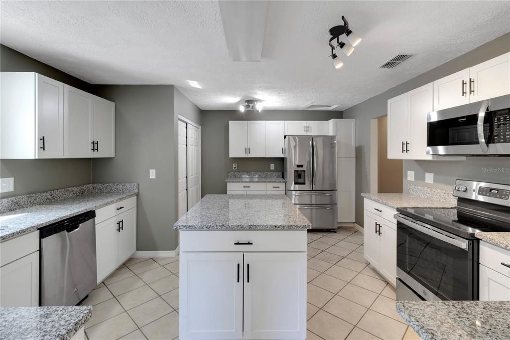 For Sale: $299,000 (3 beds, 2 baths, 1596 Square Feet)