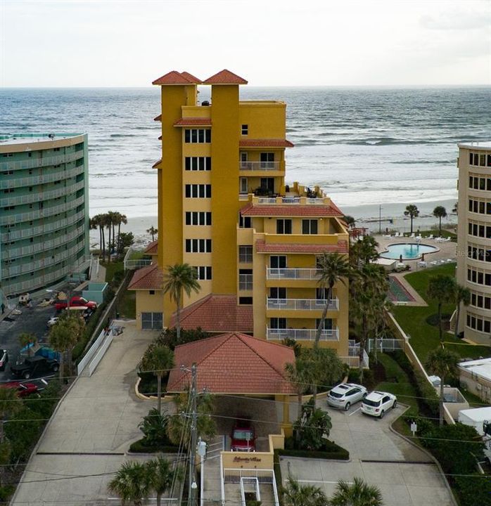 Active With Contract: $1,500,000 (3 beds, 3 baths, 2136 Square Feet)