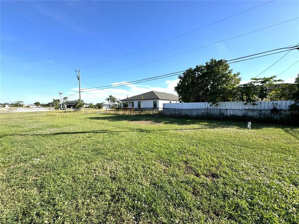 Large Fenced yard