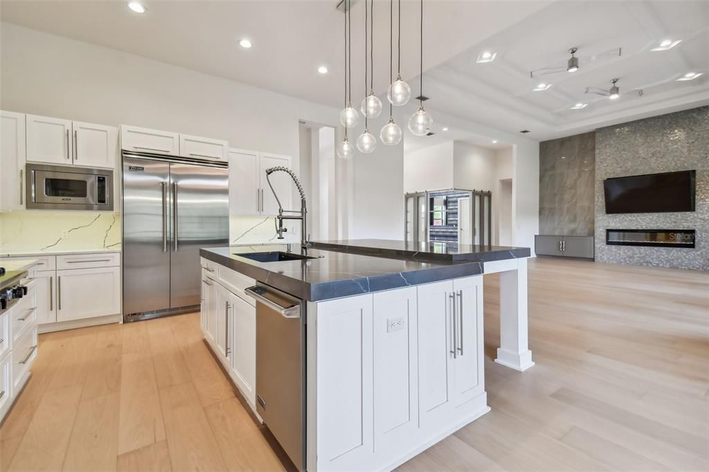Recently Sold: $1,800,000 (4 beds, 4 baths, 4455 Square Feet)