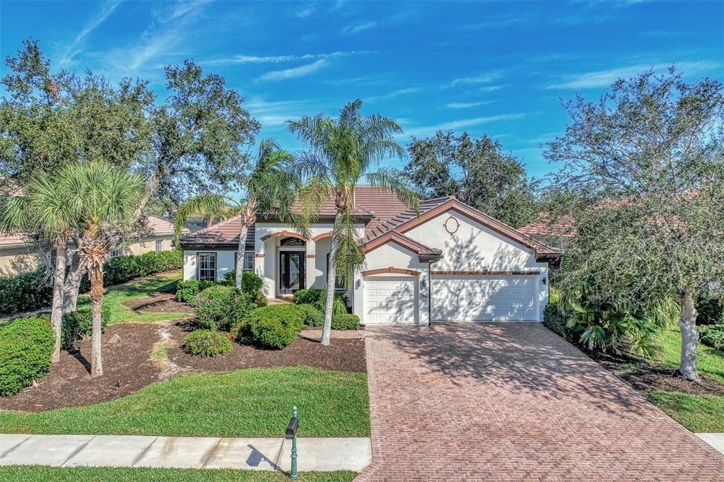 Recently Sold: $765,000 (3 beds, 3 baths, 2409 Square Feet)