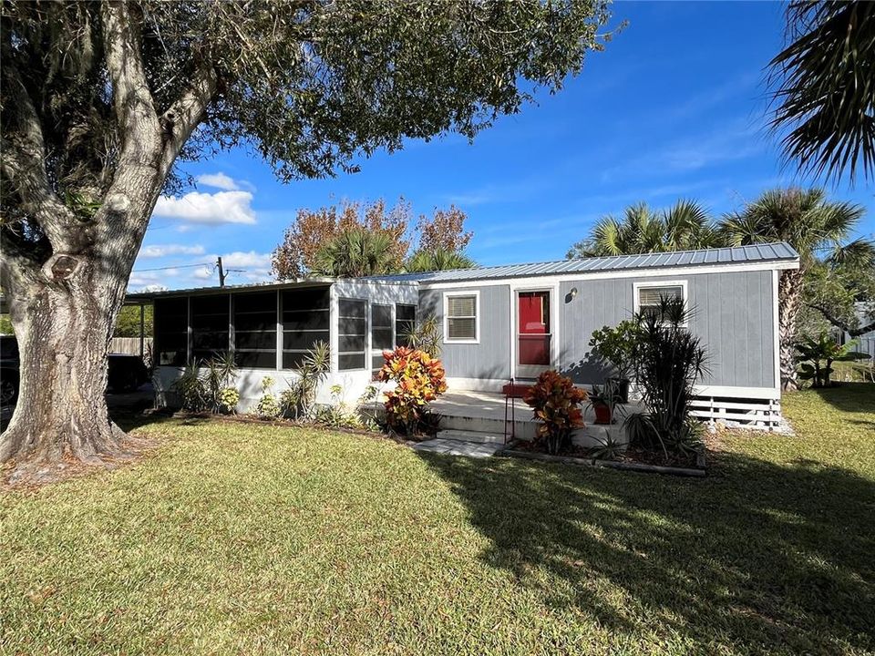 Recently Sold: $178,000 (2 beds, 1 baths, 784 Square Feet)