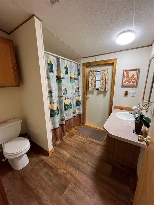 Recently Sold: $178,000 (2 beds, 1 baths, 784 Square Feet)