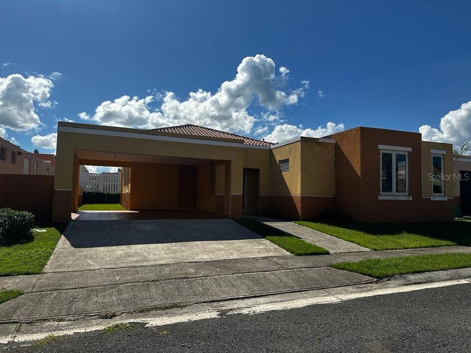 Vendido Recientemente: $259,000 (4 camas, 3 baños, 1900 Pies cuadrados)