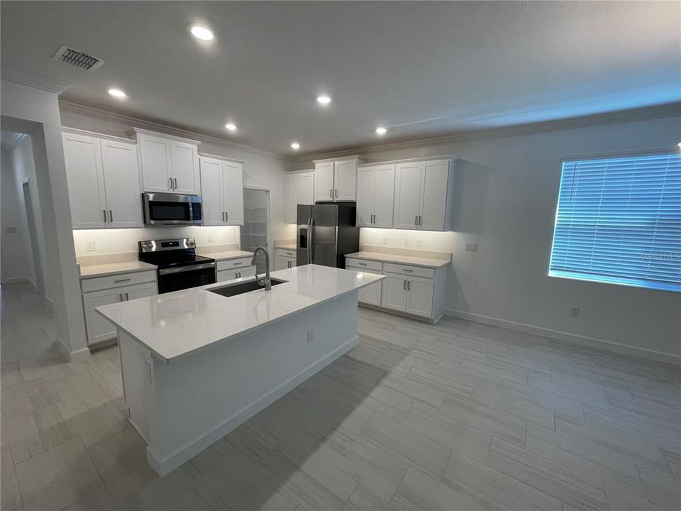 For Rent: $2,499 (4 beds, 2 baths, 2145 Square Feet)