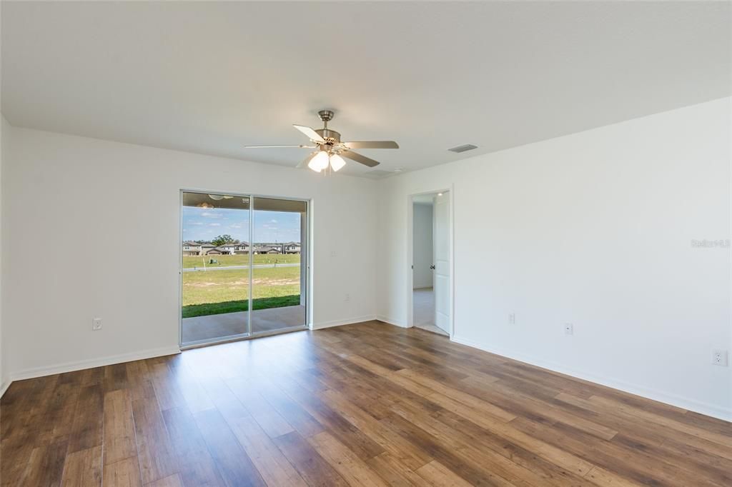 Active With Contract: $314,900 (3 beds, 2 baths, 1459 Square Feet)