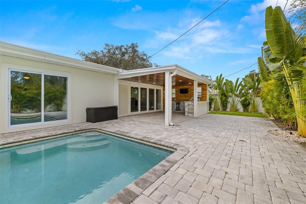 Recently Sold: $800,000 (4 beds, 3 baths, 2135 Square Feet)