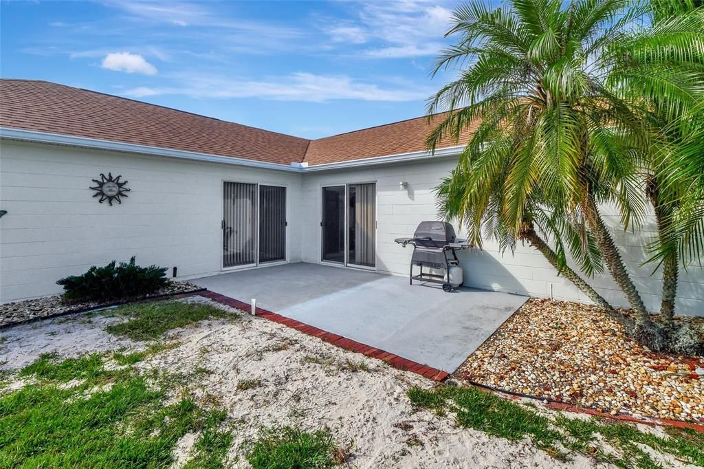 Recently Sold: $330,000 (4 beds, 2 baths, 1648 Square Feet)