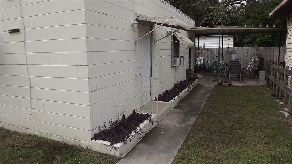 For Rent: $1,000 (1 beds, 1 baths, 200 Square Feet)