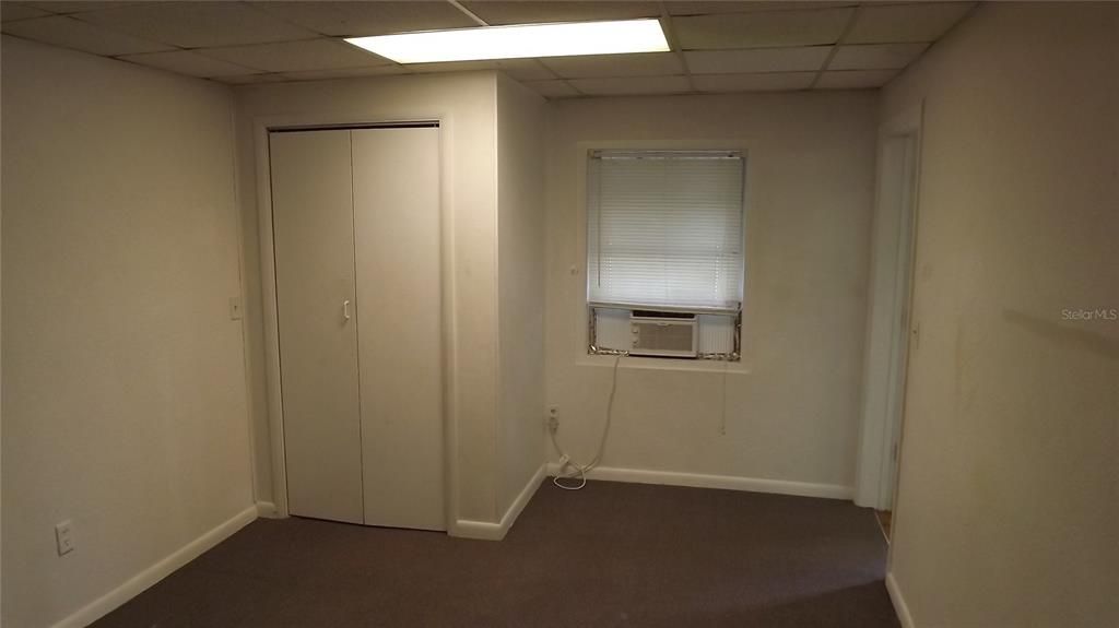 For Rent: $1,000 (1 beds, 1 baths, 200 Square Feet)