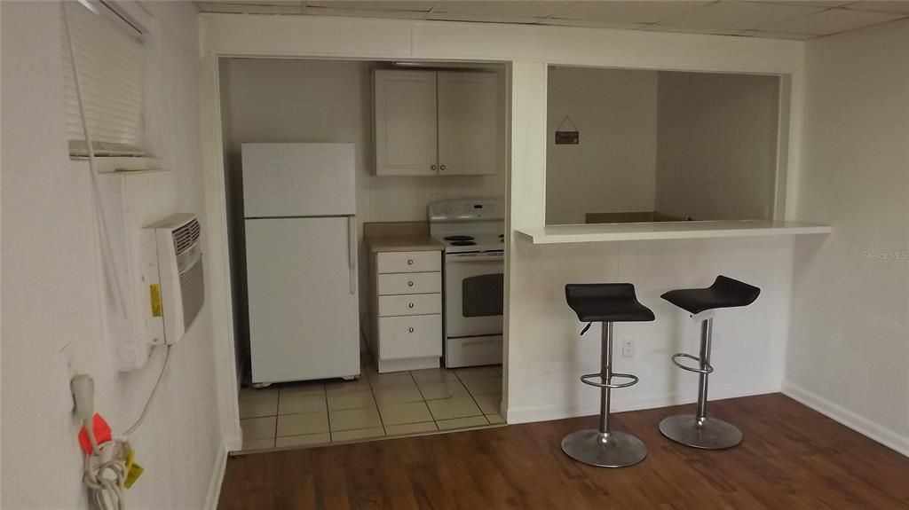 For Rent: $1,000 (1 beds, 1 baths, 200 Square Feet)