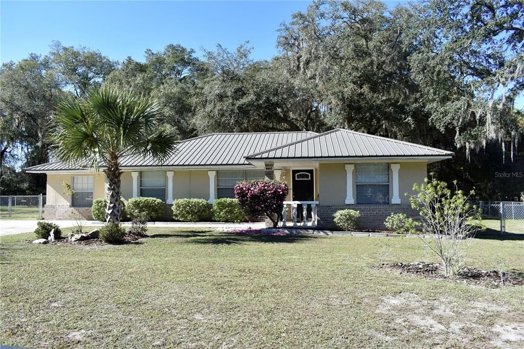 Recently Sold: $220,000 (3 beds, 2 baths, 1478 Square Feet)